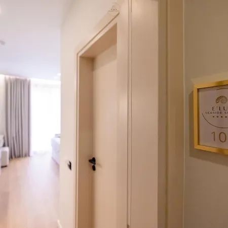 E'lux Seaside Apartment